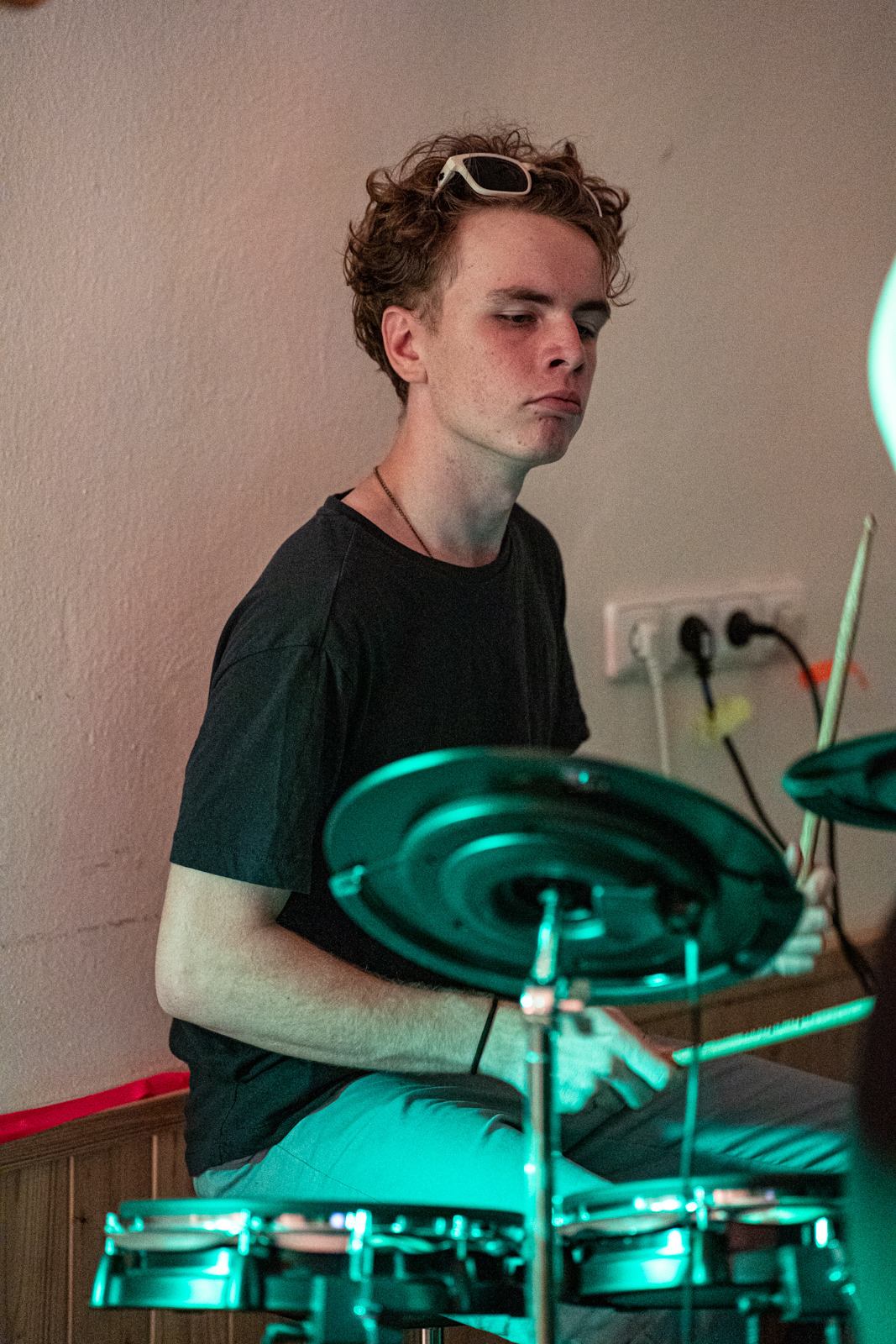 Mates z kapely Vize při vystoupení